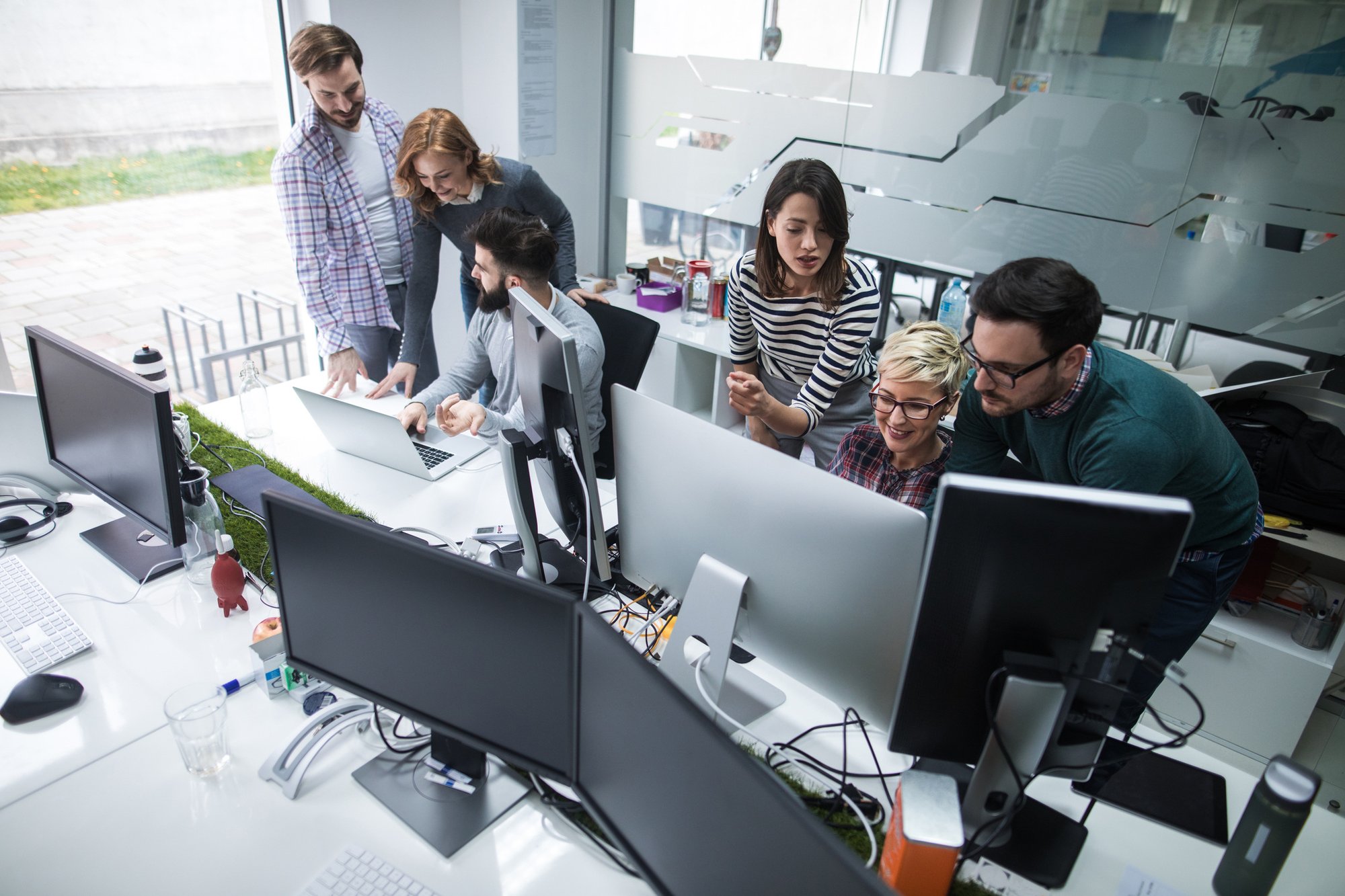 iStock-947743280 tech team office